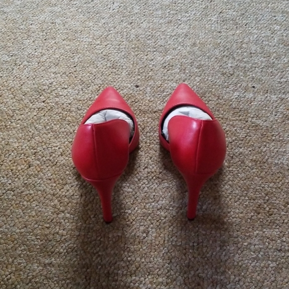 Red heels - Picture 2 of 5
